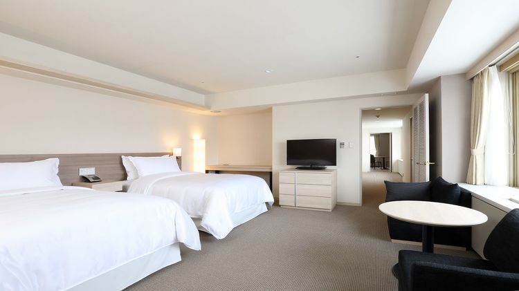 Junior suite bedroom